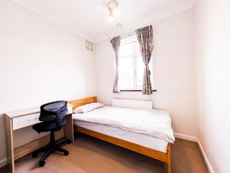 3 bedroom semi-detached house to rent - Photo 3