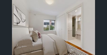 Stylish Art Deco Apartment in Prestigious South Yarra Hill – 3 Bedrooms - Photo 3
