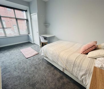 4 bedroom terraced house to rent - Photo 5