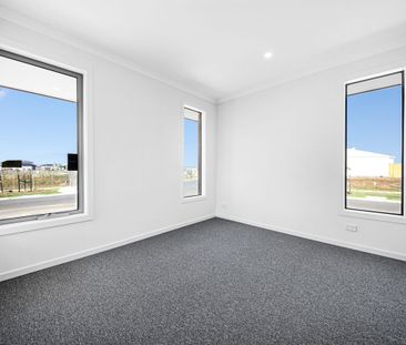 Fabulous 3Br Home in Tarneit! - Photo 1