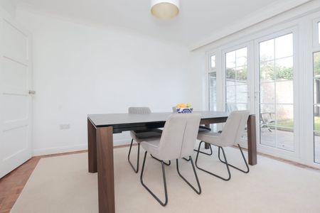 3 bed terraced house to rent in Wedgwood Drive, Lilliput, BH14 - Photo 3