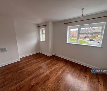 4 bedroom semi-detached house to rent - Photo 1