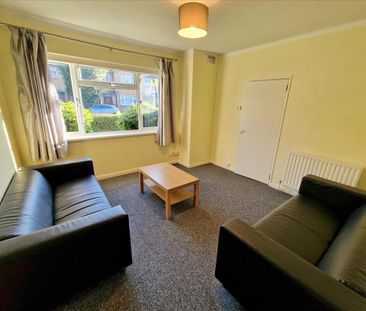 4 bedroom end of terrace house to rent - Photo 2