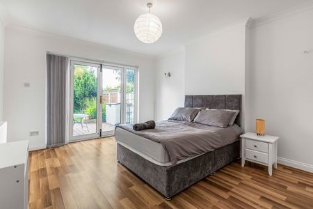 4 Bed Detached House, Westhorne Avenue, SE9 - Photo 5