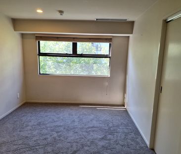 3 x Double Bedroom Apartment With A Carpark - Photo 5