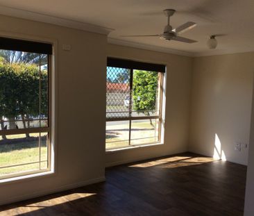 BRIGHT, SPACIOUS & COASTAL COMFORT � YOUR BARGARA FAMILY HOME AWAITS - Photo 2