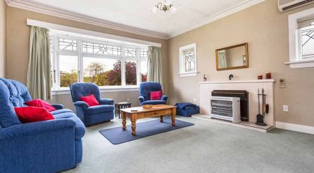 A beautiful brick house in a NEV’s most sought-aft - Photo 3