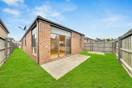 Spacious 4-Bedroom Home in Wollert - Photo 5