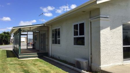 Spacious Rural Retreat for Rent - Photo 2