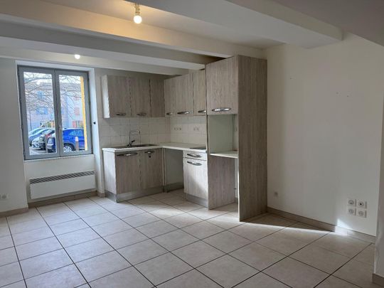 Location Appartement 1 pièce 39m² ROUGIERS 83170 - Photo 1