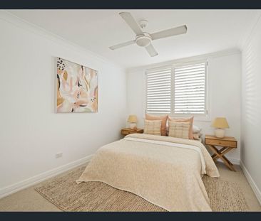 Spacious Light Filled Apartment in the heart of Newport - Photo 3