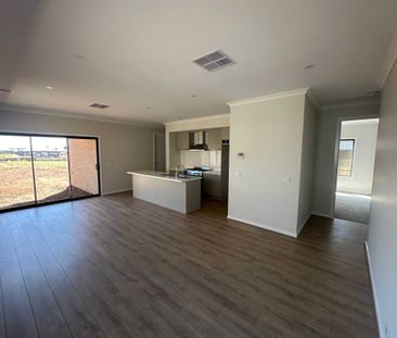 Modern Living with Comfort, Space, and Style - Photo 1