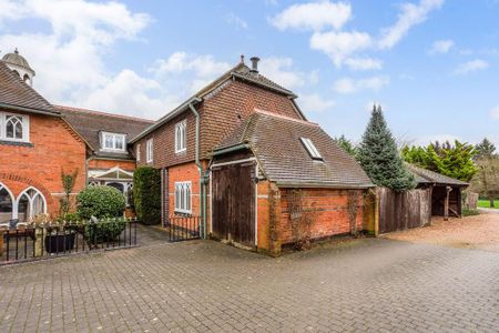 5 bedroom semi-detached house to rent - Photo 3
