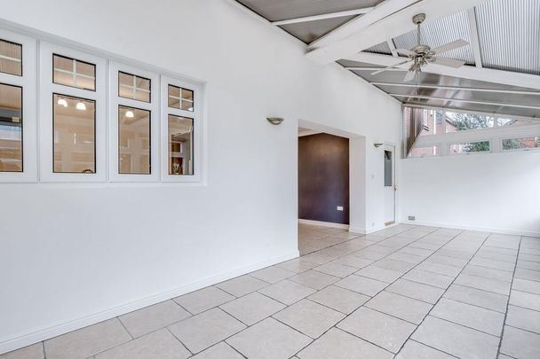 4 bedroom detached house to rent - Photo 1