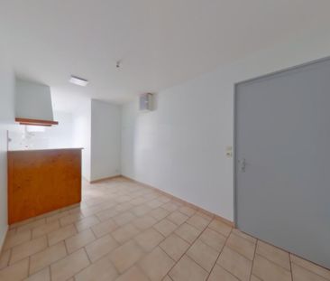 Location Appartement 4 pièces 107m² LUSSAC LES CHATEAUX 86320 - Photo 2