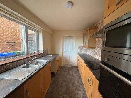 3 bedroom terraced house to rent - Photo 3