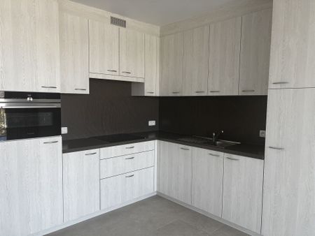Prachtig BEN appartement met 1 slaapkamer, terras en parking - Photo 2