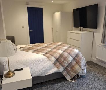 1 bedroom in a house share to rent - Photo 2