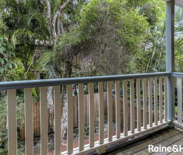 Spacious, Fully Air Conditioned Townhouse in sought after Street! - Photo 1