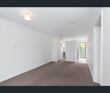 Low Maintenance Apartment - Photo 2