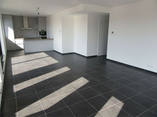 Luxe penthouse met 3 slaapkamers, groot terras(en) en ondergrondse parking. - Photo 1