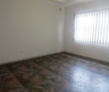 BEAUTIFUL FAMILY HOME!! - Photo 4