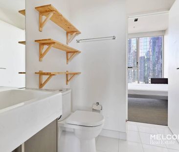 CENTRAL TWO BEDROOM APARTMENT IN CBD - FURNISHED - Photo 6