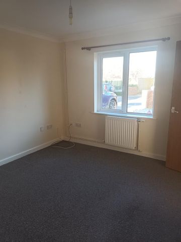 2 bedroom semi-detached house to rent - Photo 3