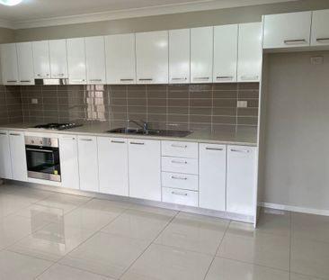 Modern 2-Bedroom Granny Flat in Prime St Marys Location - Photo 2