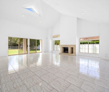 North-Facing Golf Course Haven in Exclusive Palm Meadows Estate. - Photo 1