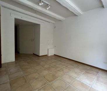 FOR RENT – Unconventional 3-room duplex apartment in Saint-Aubin - Photo 1