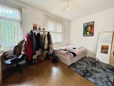 4 bedroom terraced house to rent - Photo 4