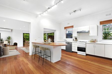 WALK TO IT ALL! - Photo 3