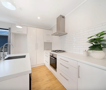 Sunny, Spacious Home in Te Atatu South – $500pw | - Photo 5