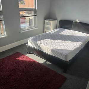 Room 4, King Richard Street - Photo 2