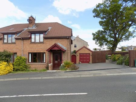Semi-detached house to rent on - Photo 2