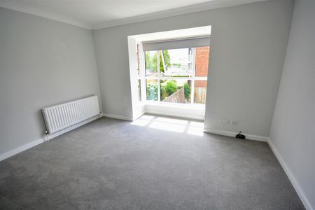 Farriers Close, Epsom, London, KT17 1LS - Photo 2