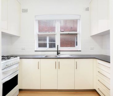 Oversized 1 bedroom + Sunroom Security Apartment in Convenient Loca... - Photo 4