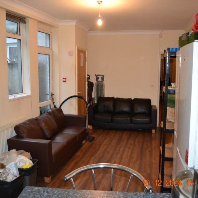 Mackintosh Place, Roath, Cardiff - Photo 1