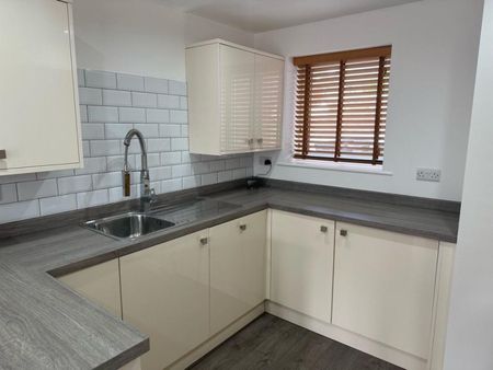 2 Bedroom Semi-Detached House - Photo 2