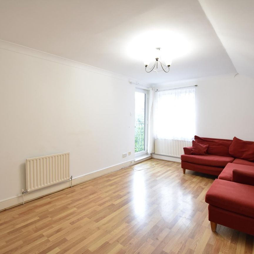 Woodside Grange, Woodside Park, London N12 - Photo 1