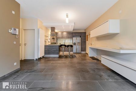 Modern appartement met 1 slaapkamer, terras en garage. - Photo 2