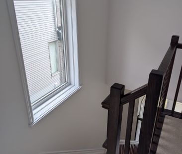 For Lease - 15 Brixton Way, Stittsville - Munster - Richmond, Ontario - Photo 1