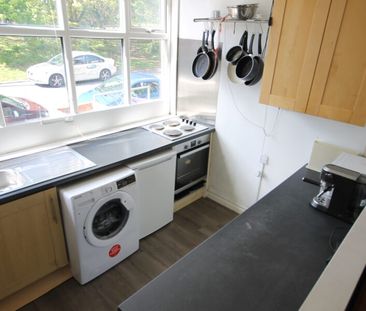 Room 3, Knowle Avenue, Burley, Leeds, LS4 2PQ - Photo 4