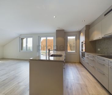 Generous 3.5-room attic apartment with fantastic lake and mountain ... - Foto 2