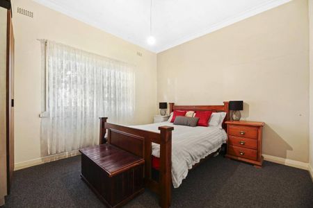Cosy 3 Bedroom Home With Inner Town Location - Photo 2