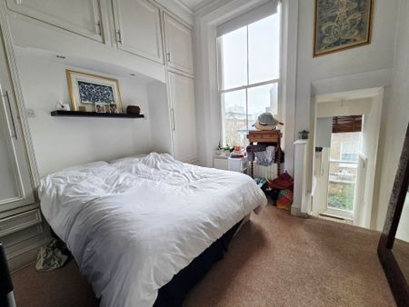 First Floor Flat - Photo 2