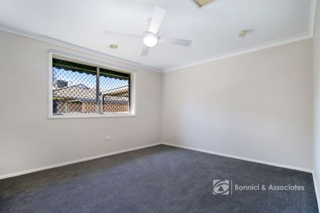 540 Douglas Road, Lavington - Photo 4