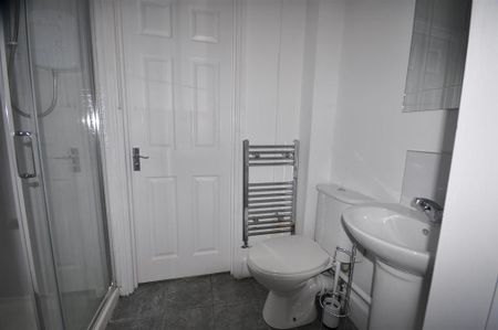 1 bedroom in a house share to rent - Photo 5