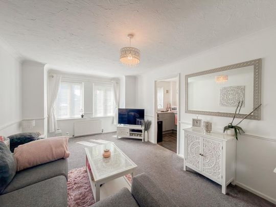 2 bedroom ground floor flat to rent - Photo 1